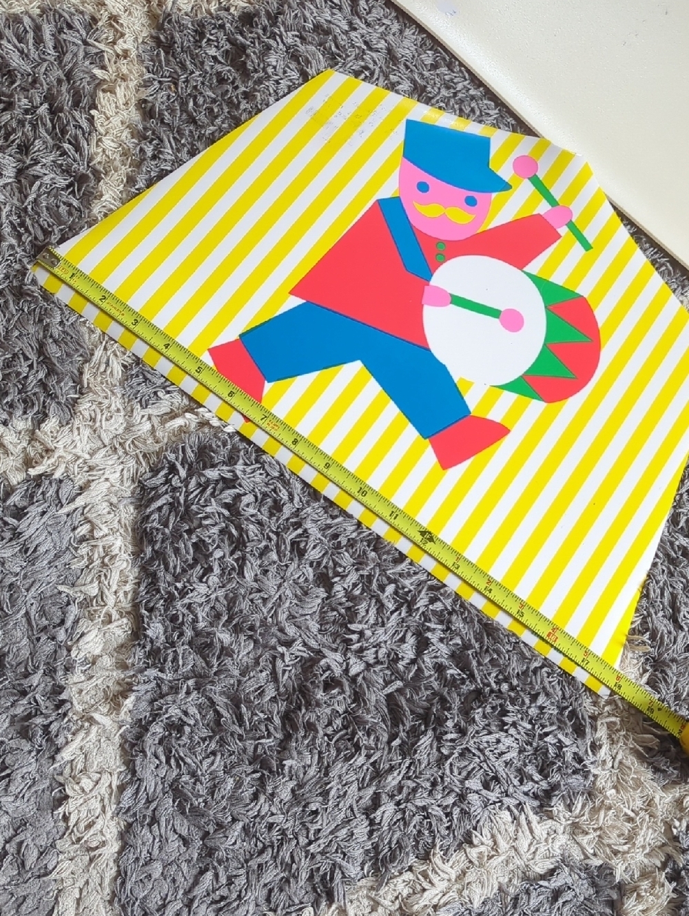 Set of 4 Marimekko "Hello Friend" placemats with a stylized drummer design - Picture 6 of 8